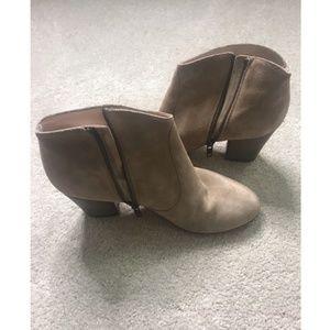 [CLUB MONACO] PUTTY SUEDE BOOTIES